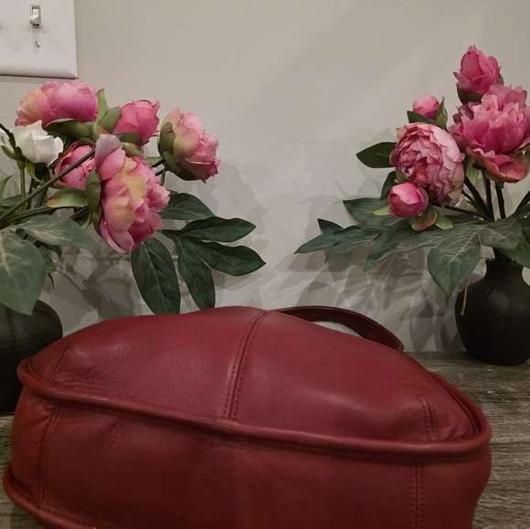 Coach 9033 ERGO Pocket ZIP  RED  EUC VINTAGE PRICE IS FIRM - Picture 5 of 16